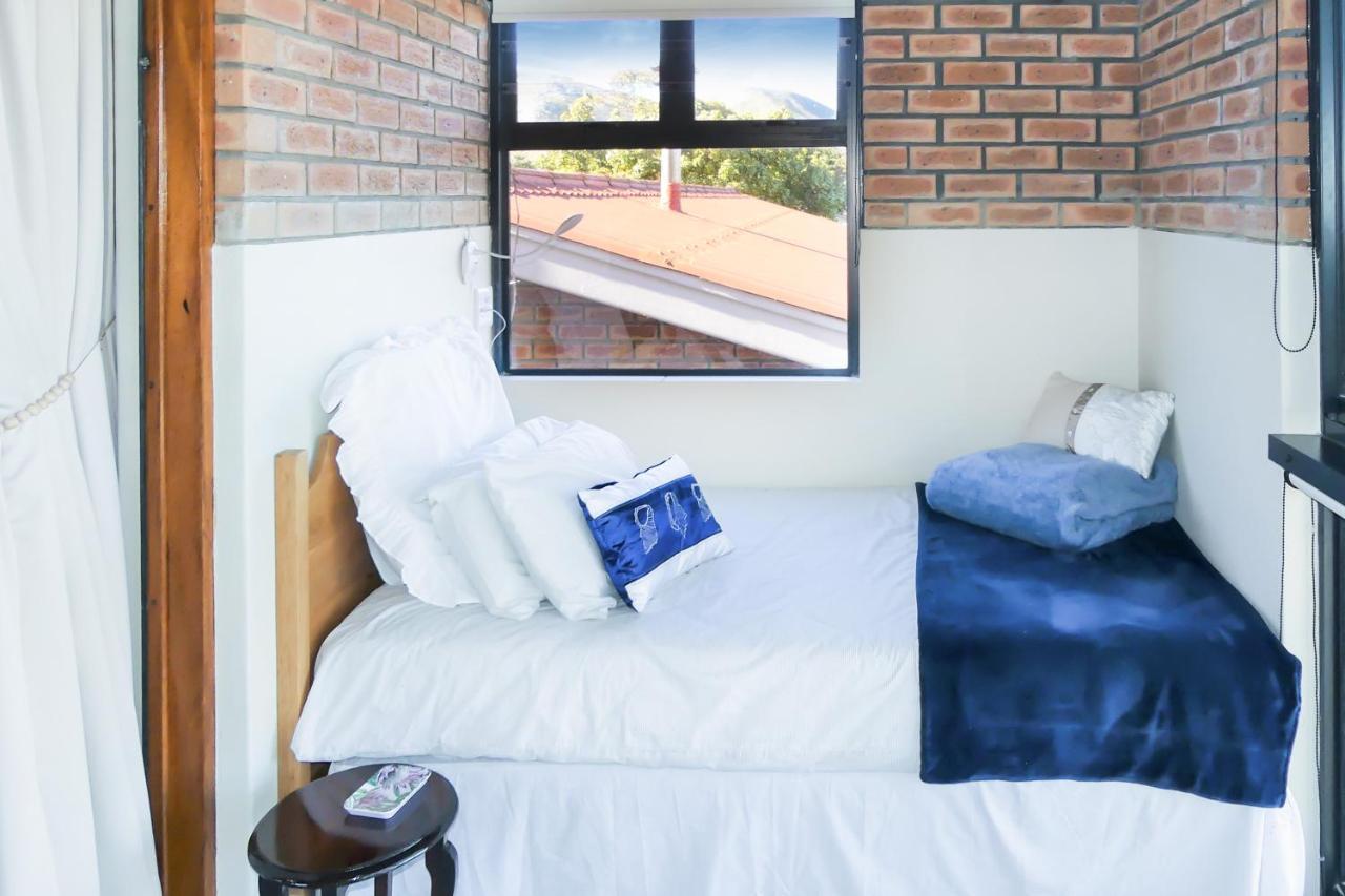 Shalom Self Catering Hotel Kleinmond ภายนอก รูปภาพ