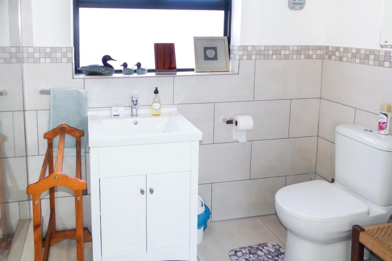 Shalom Self Catering Hotel Kleinmond ภายนอก รูปภาพ